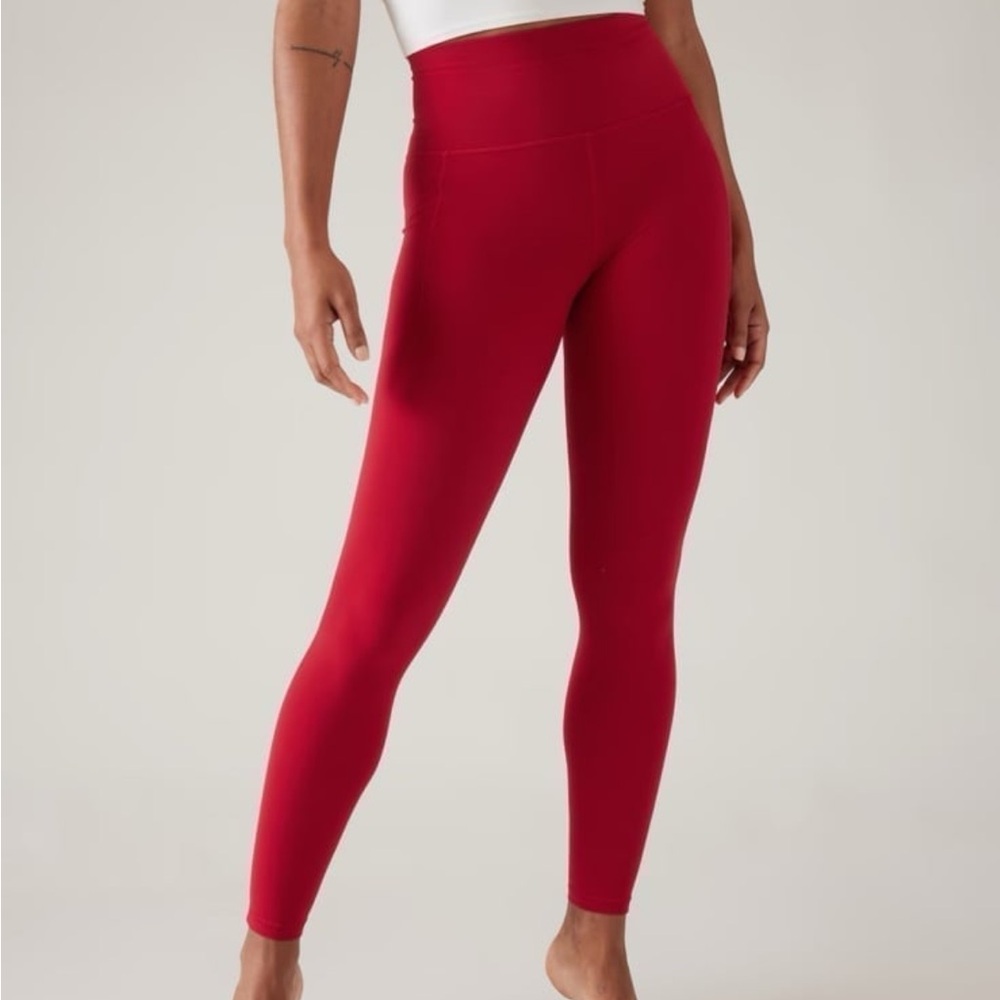 Athleta salutation stash in red in S